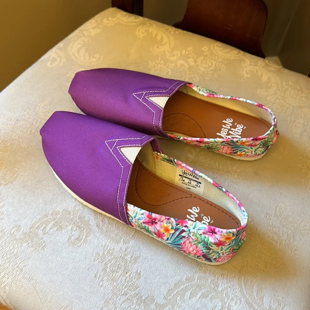 Brand new Yes We Vibe canvas espadrilles in purple/floral pattern - Picture 3 of 7